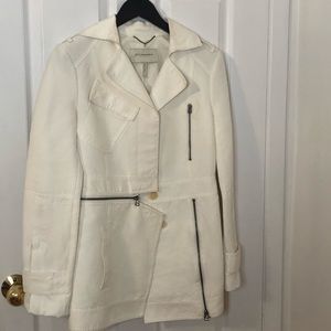 Host Pick⭐️BCBG Runaway White Coat